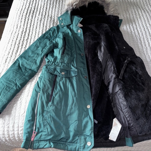 Hollister Women's Green Down Coat with Faux Fur Hood - Picture 4 of 11